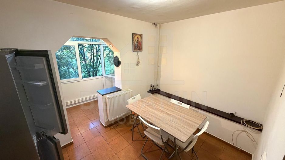 3 camere decomandat cu 2 bai Rovine etajul 3 centrala termica 72mp - Poză 5