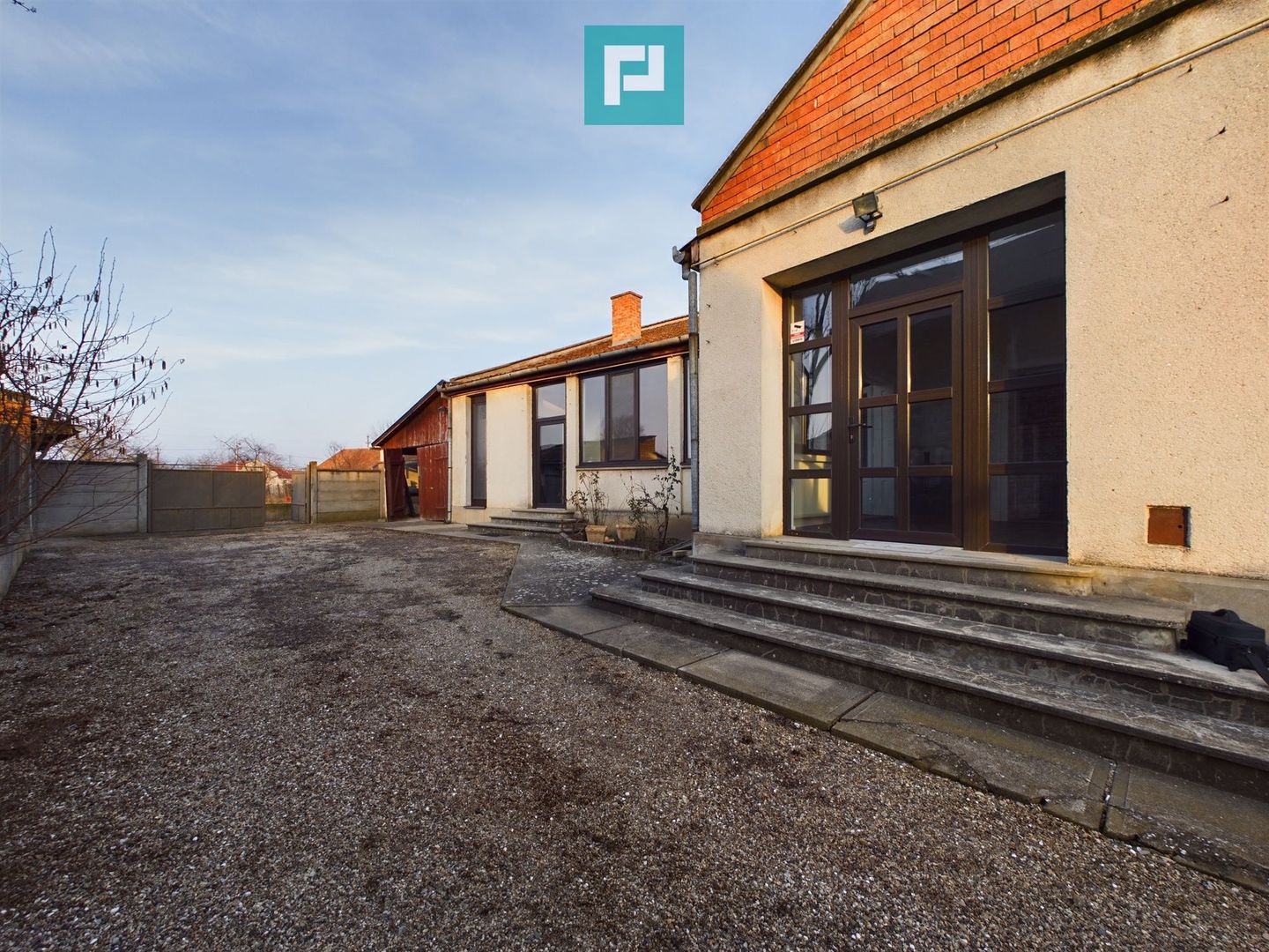 Casă generoasă în Periam județ Timiș - Poză 2