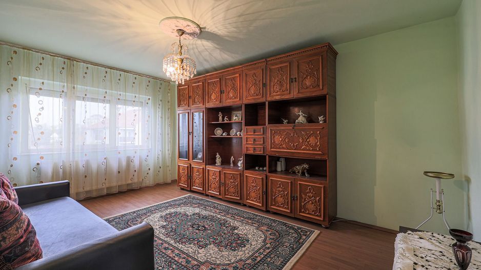 Rezervat Apartament cu 3 camere decomandat in Zona 300 - Poză 2