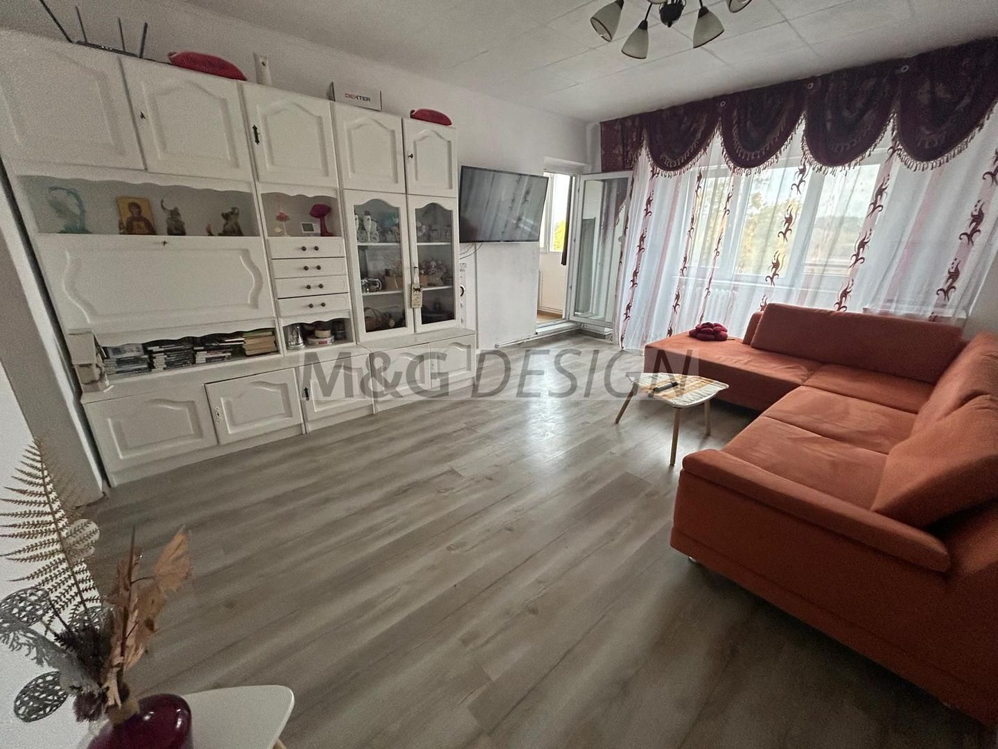 Apartament 5 camere zona U.M.T. - Poză 1