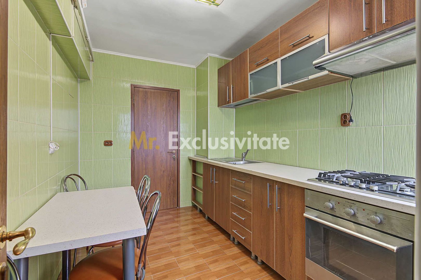 Apartament cu 3 camere decomandat etaj intermediar - Poză 4