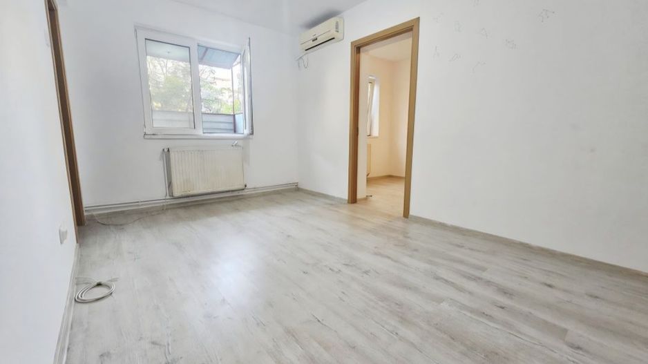 apartament 3 camere Mall Vitan renovat centrala proprie, metrou - Poză 1