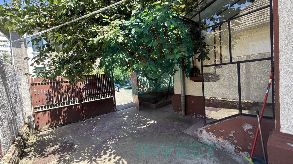 Casa pe parter, singura in curte, in Vatra Luminoasa - Poză 2
