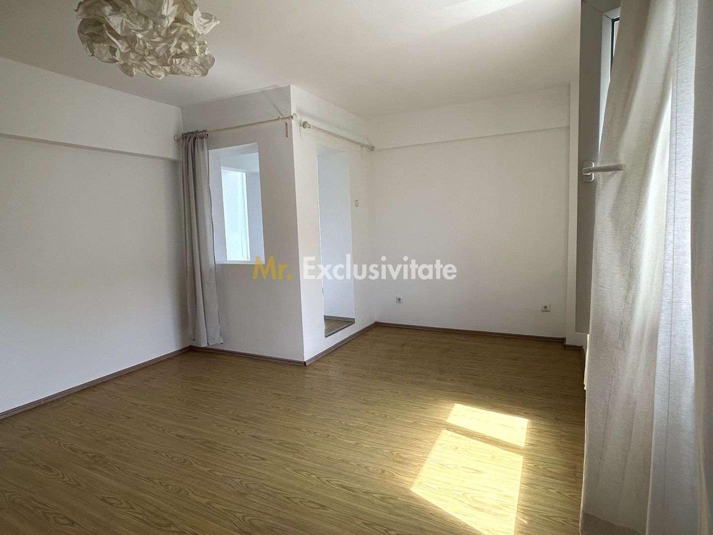 Garsoniera spatioasa de inchiriat, cu boiler in Tei - Poză 1