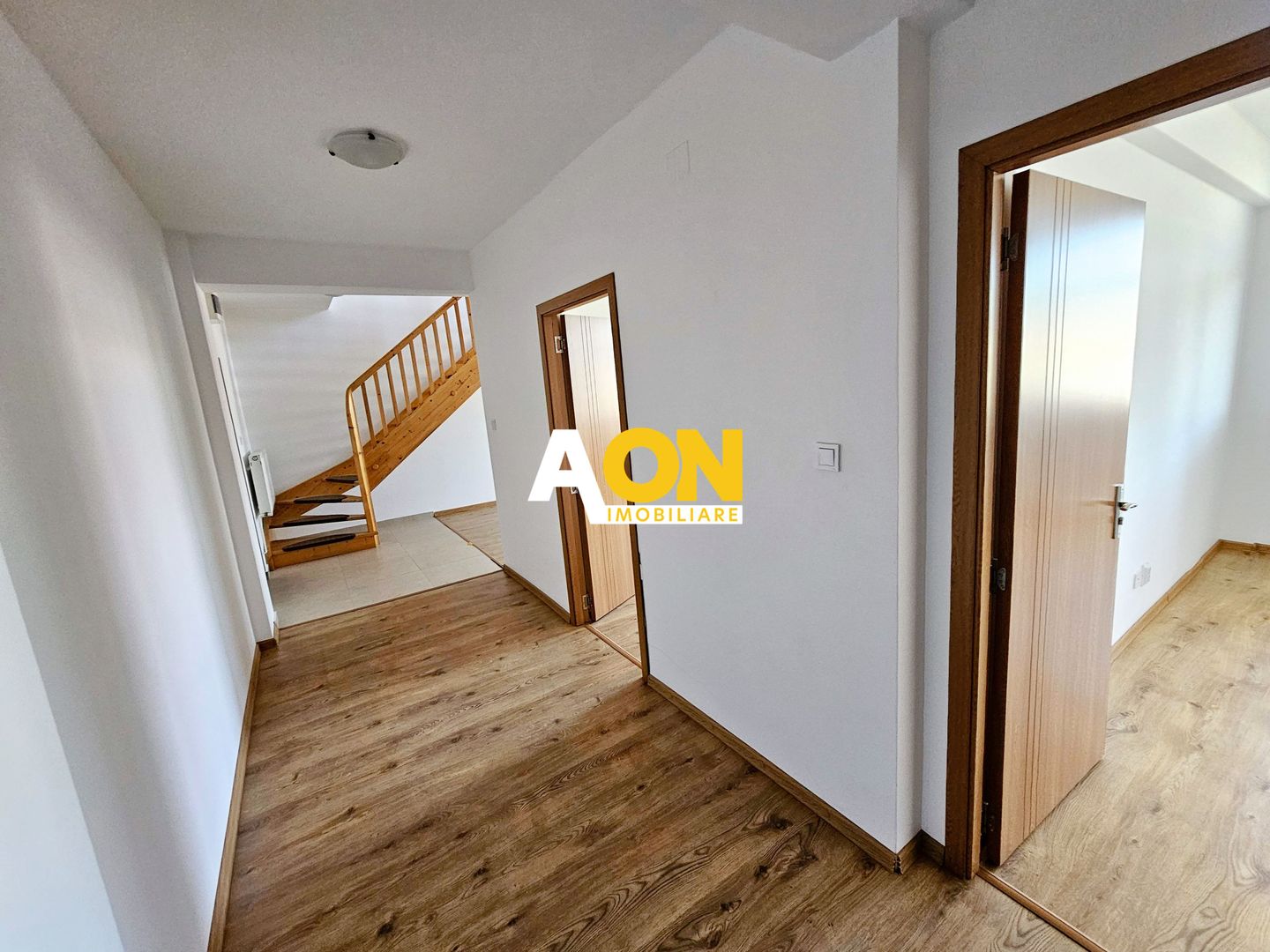 Apartament tip Penthouse, 4 camere, 2 bai, 108 mp utili + boxa, Centru - Poză 4