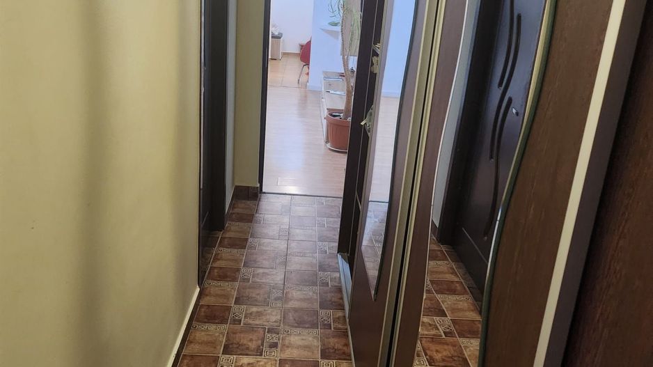 Vanzare apartament 3 camere - Poză 1