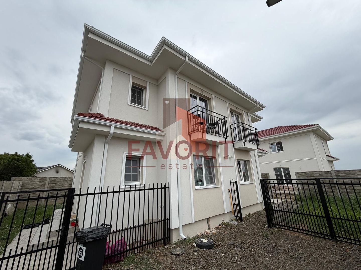 Duplex in Sanandrei | Toate utilitatile | 2 bai | Poarta acces auto | - Poză 1
