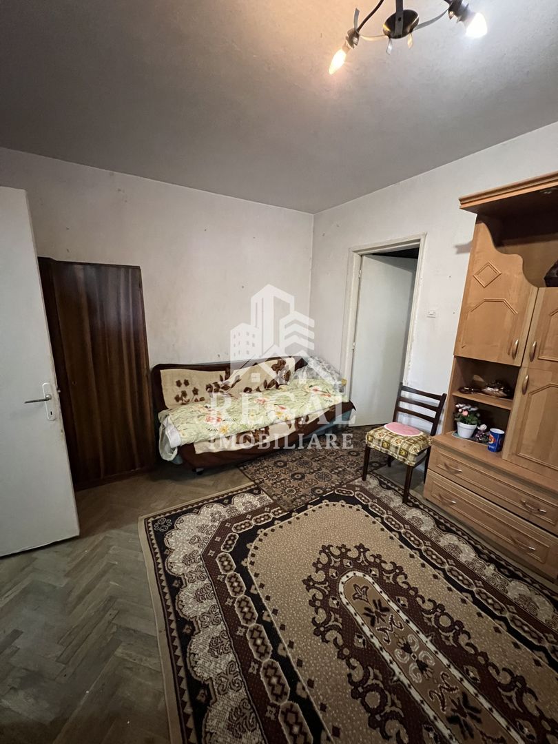 Apartament de vânzare în exclusivitate – Zona Micro 4 etaj 2/4 - Poză 2