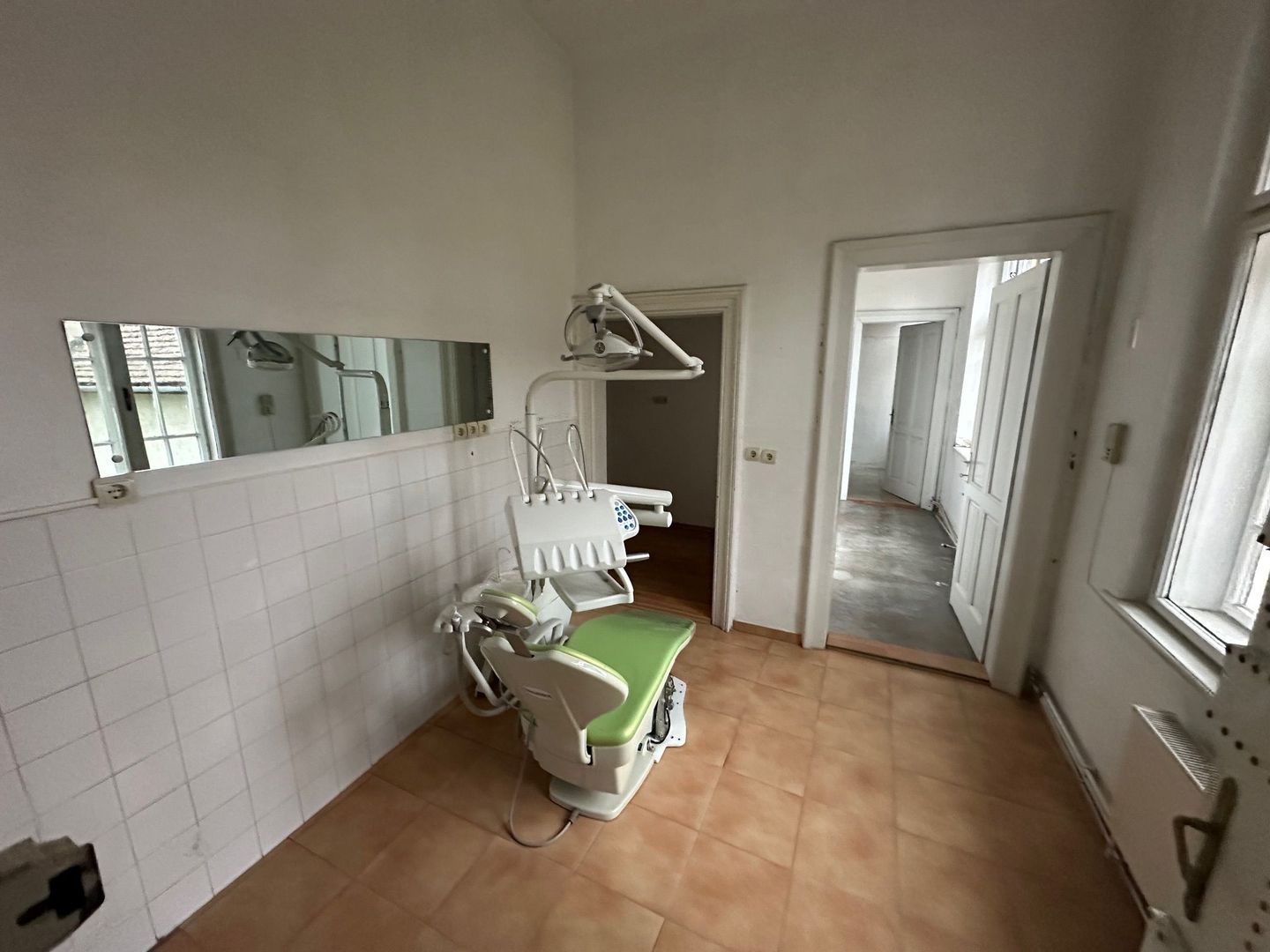 Cladire pretabila birouri / gradinita - Poză 18