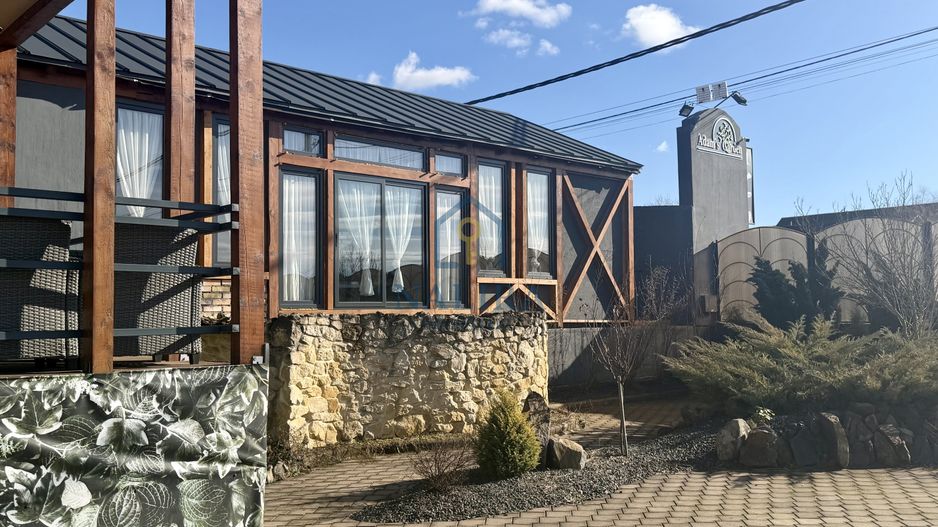 Proprietate unică de vânzare – piscină, restaurant, terasă - Poză 14