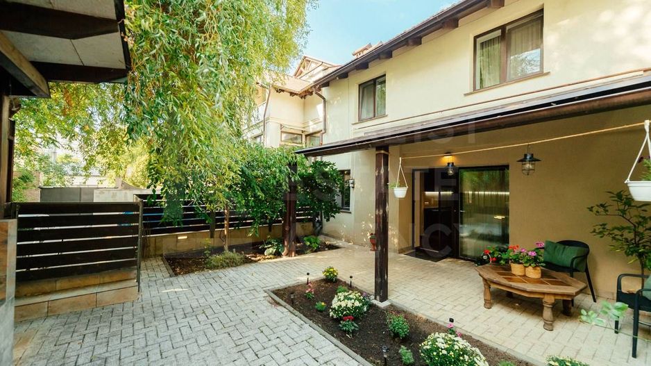 Chirie, casă, 4 camere, Centru - Poză 1