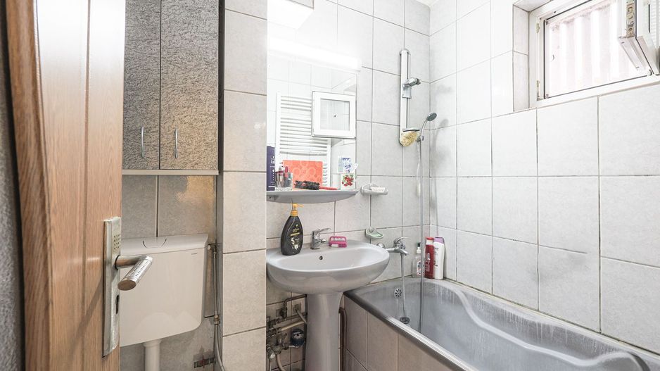 Apartament, la etajul 1, cu balcon spre zona verde, malul Muresului - Poză 9