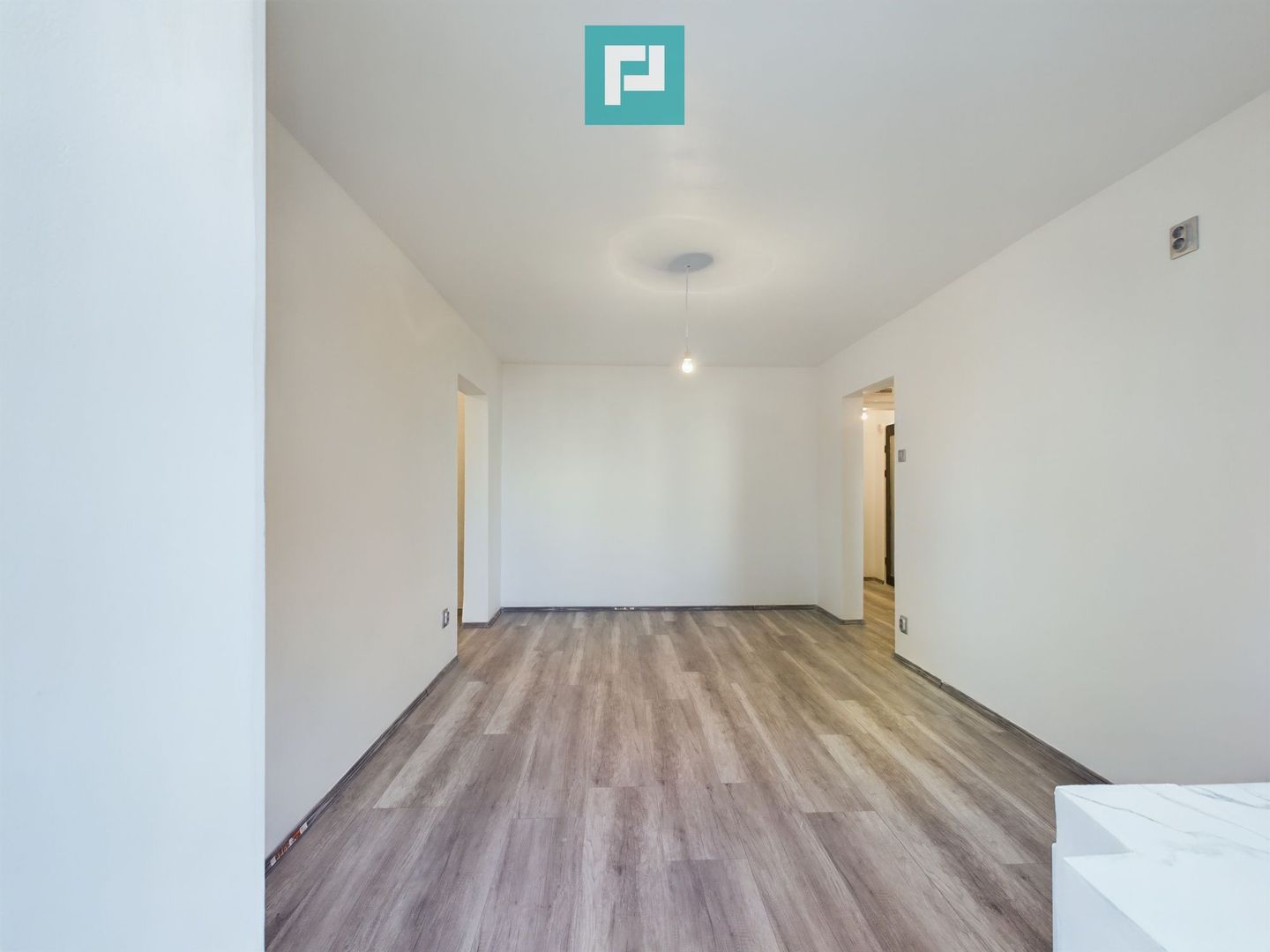 Apartament 3 camere de închiriat – Vlaicu, Strada - Poză 2
