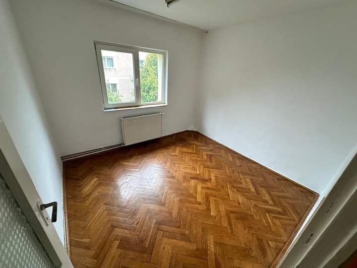 BRASADAS vinde ap 4 cam etaj 3/4 in Micro 16. - Poză 4