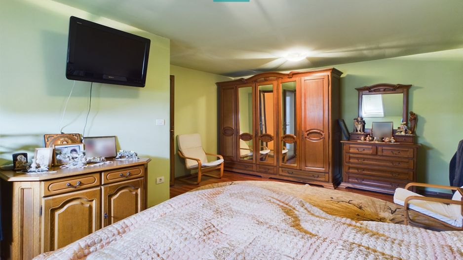 Casă solidă și impunătoare în Grădiște - Poză 17