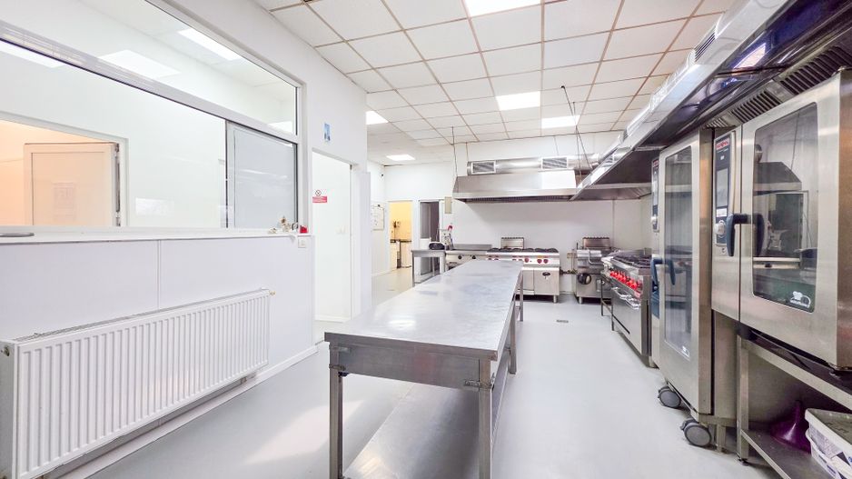 Spațiu industrial–afacere catering la cheie, teren&hală 750 mp S+P+1E - Poză 37