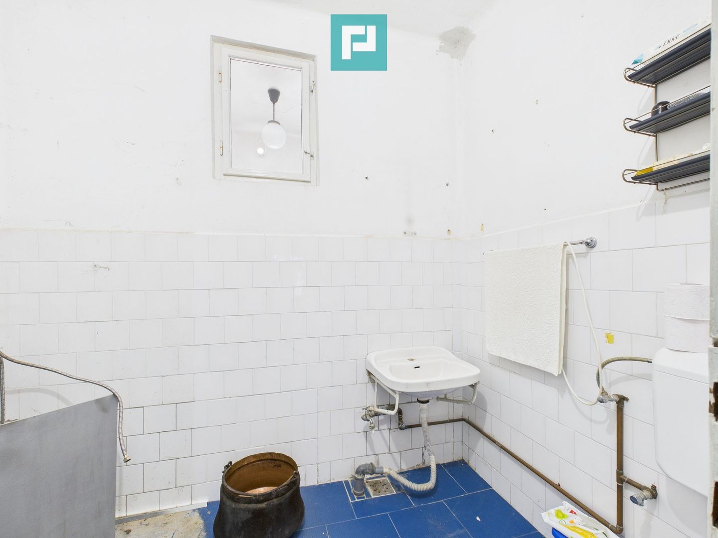 Casă cu teren generos, zonă centrală, Curtici - Poză 11