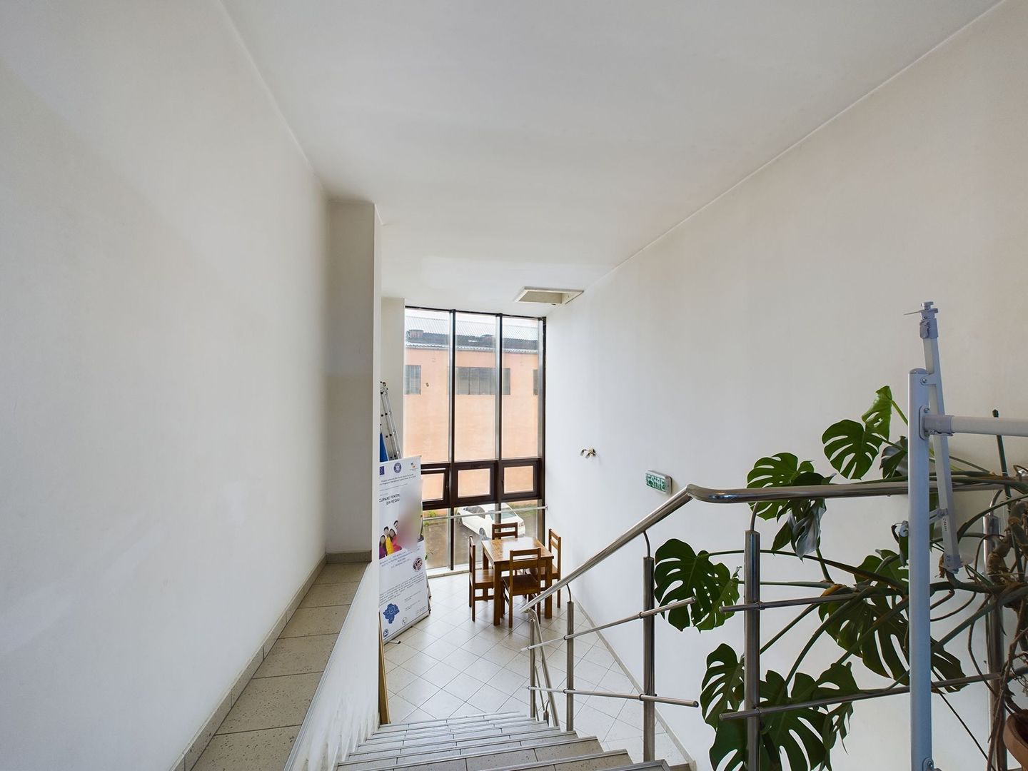 Clădire de birouri cu chiriași existenți - Poză 9