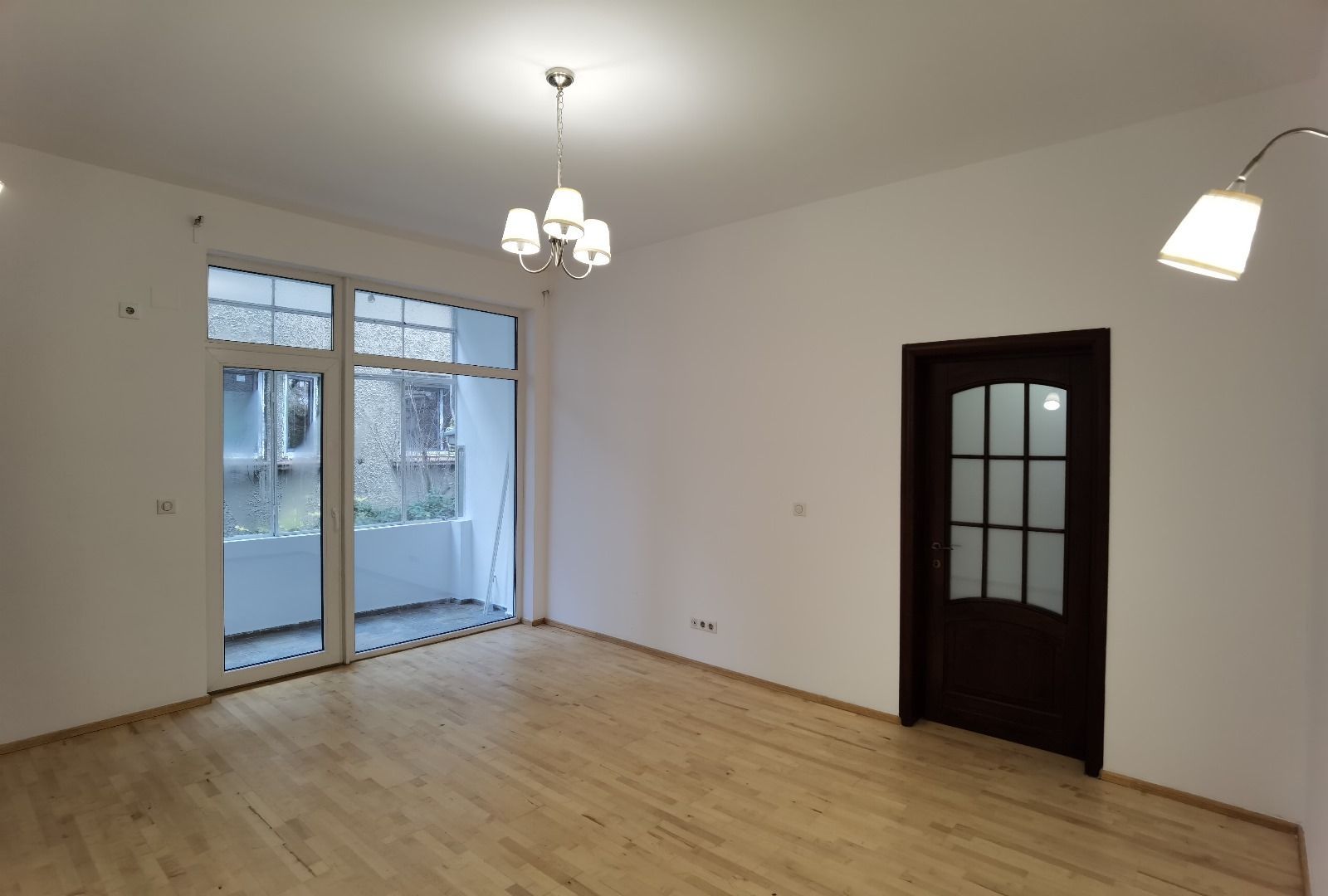 De vanzare apartament 3 camere in vila, in Cotroceni - Poză 2