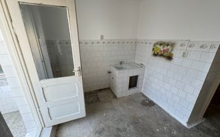 Decomandat. Model spatios. Disponibil imediat. Etaj intermediar. - Poză 6