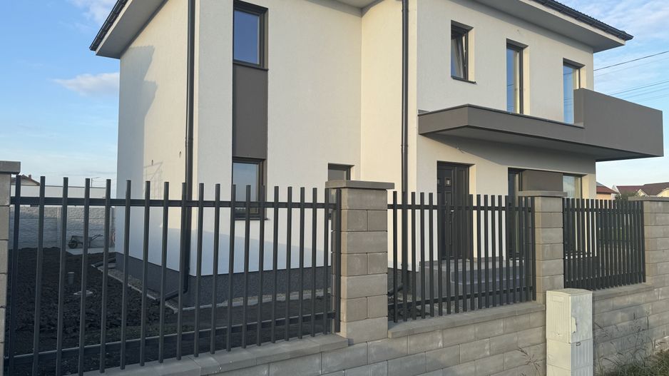 Sacalaz individuala P+E,Terasa,balcon,2 bai,5 camere,2 F.s - Poză 3