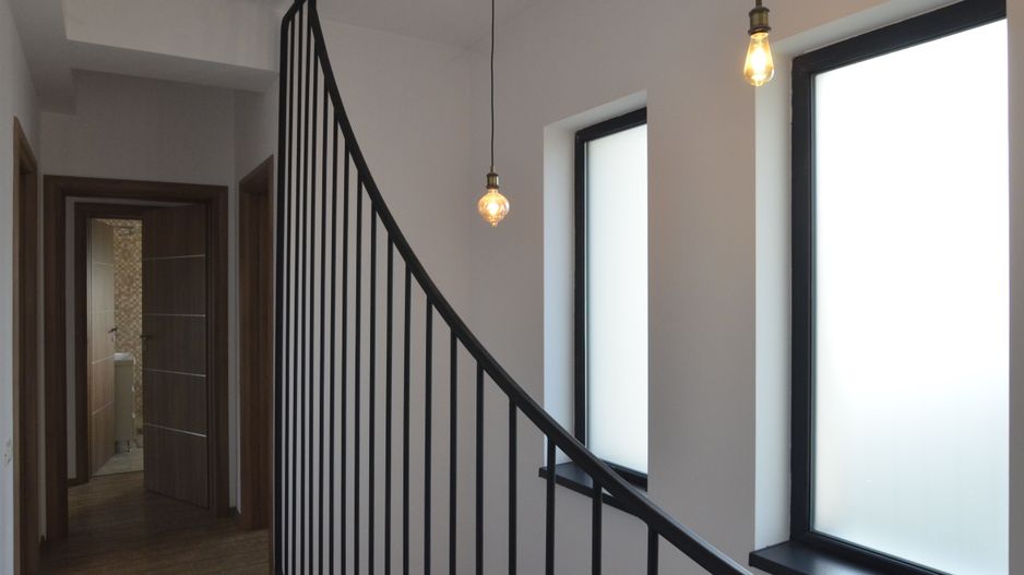 Inchiriem vila spatioasa singur in curte zona Tunari - Poză 23