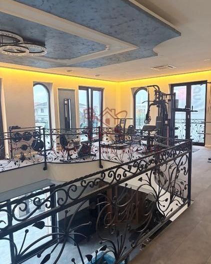 Vila deosebita cu piscina interioară - Poză 10