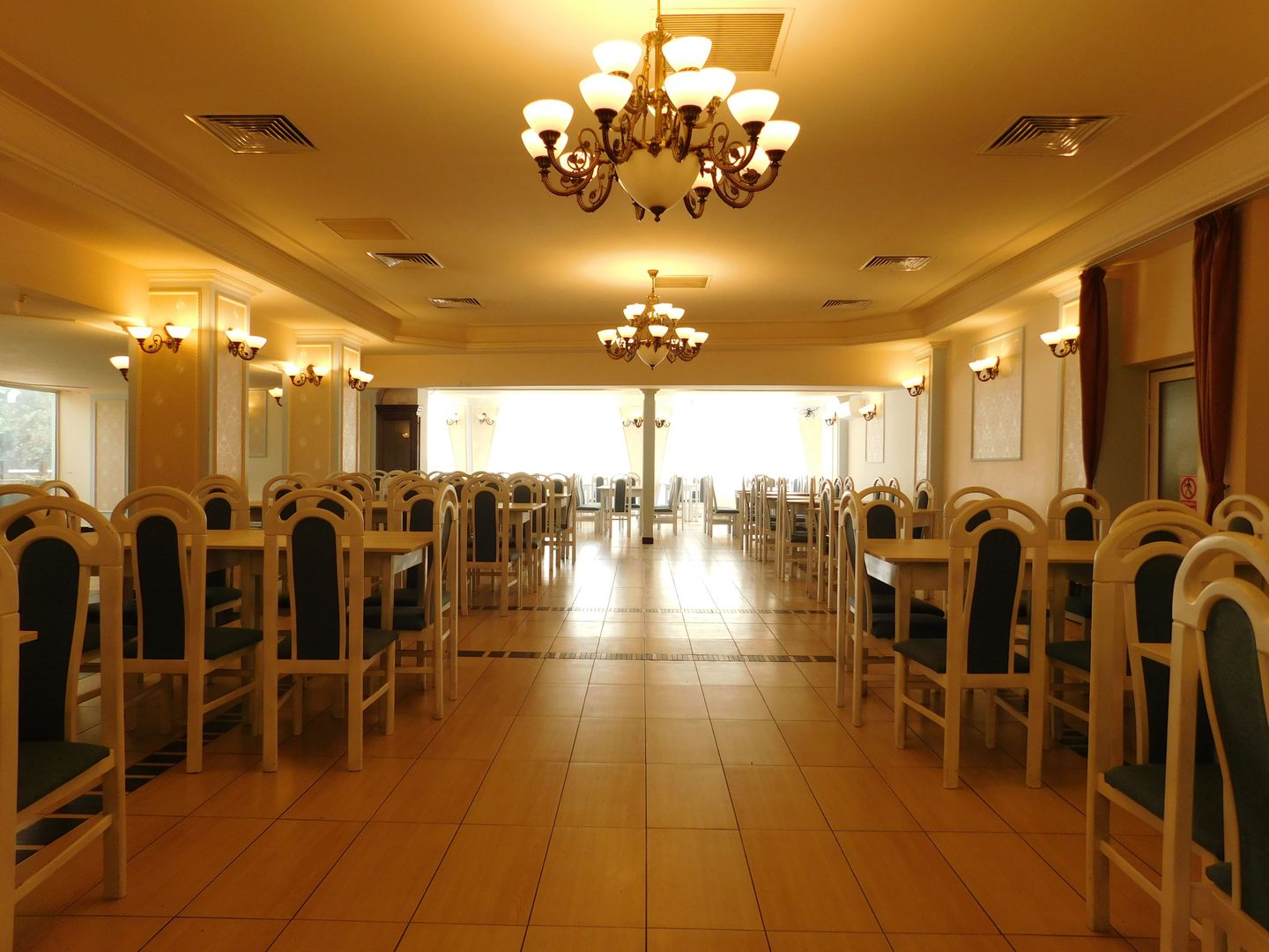 Restaurant cu terasă de închiriat, în Complex Comercial Mercur - Poză 7