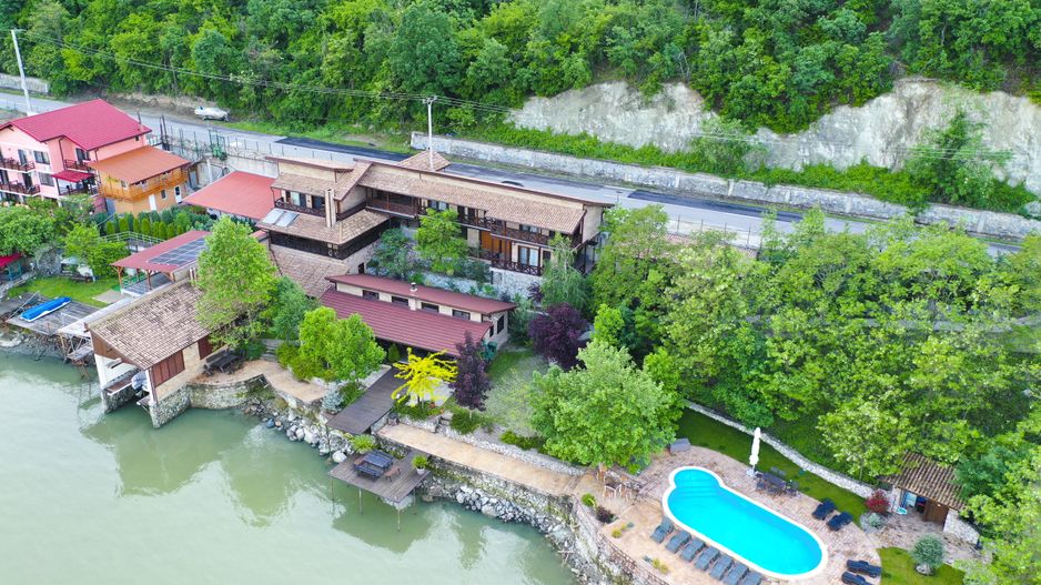 Pensiune de Lux pe Malul Dunării în Dubova - Poză 26