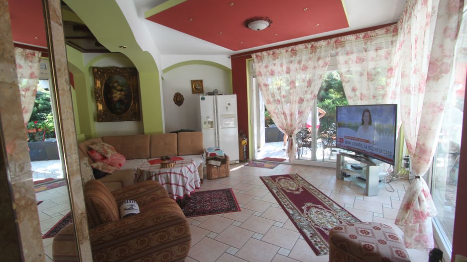 Casă / Vilă cu 8 camere de vânzare în zona Semicentral - Poză 20