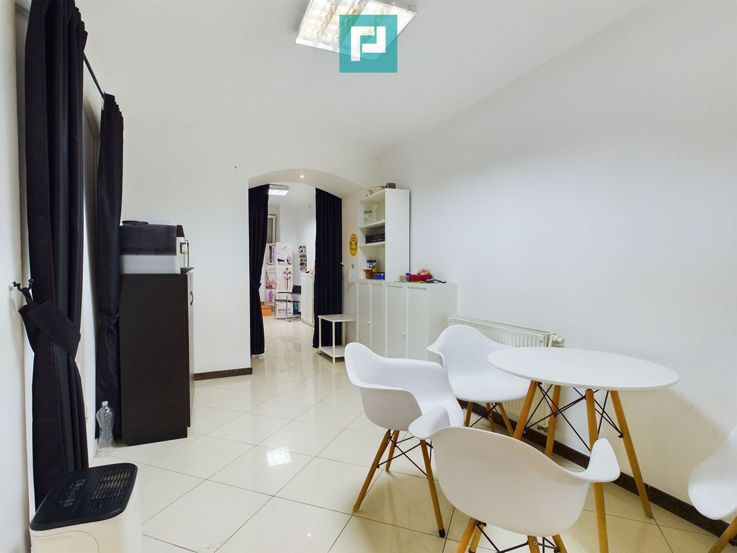 Salon cosmetică, coafor, masaj și relaxare - Poză 4