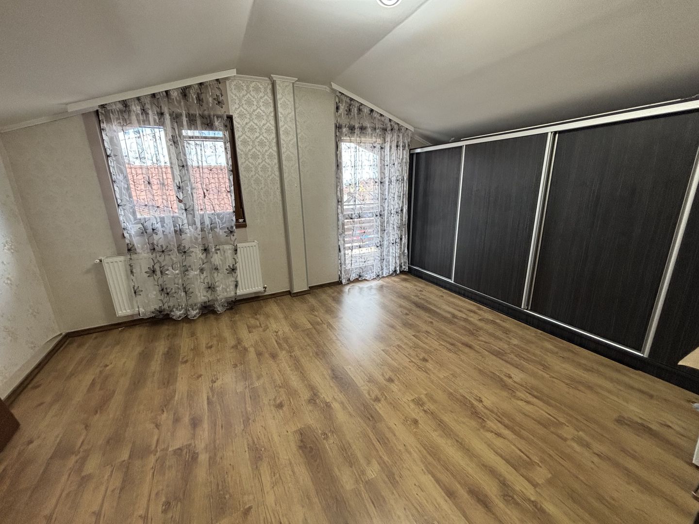 Casa 5 camere cu teren GENEROS si CARPORT - Cartierul Arhitectilor - Poză 10
