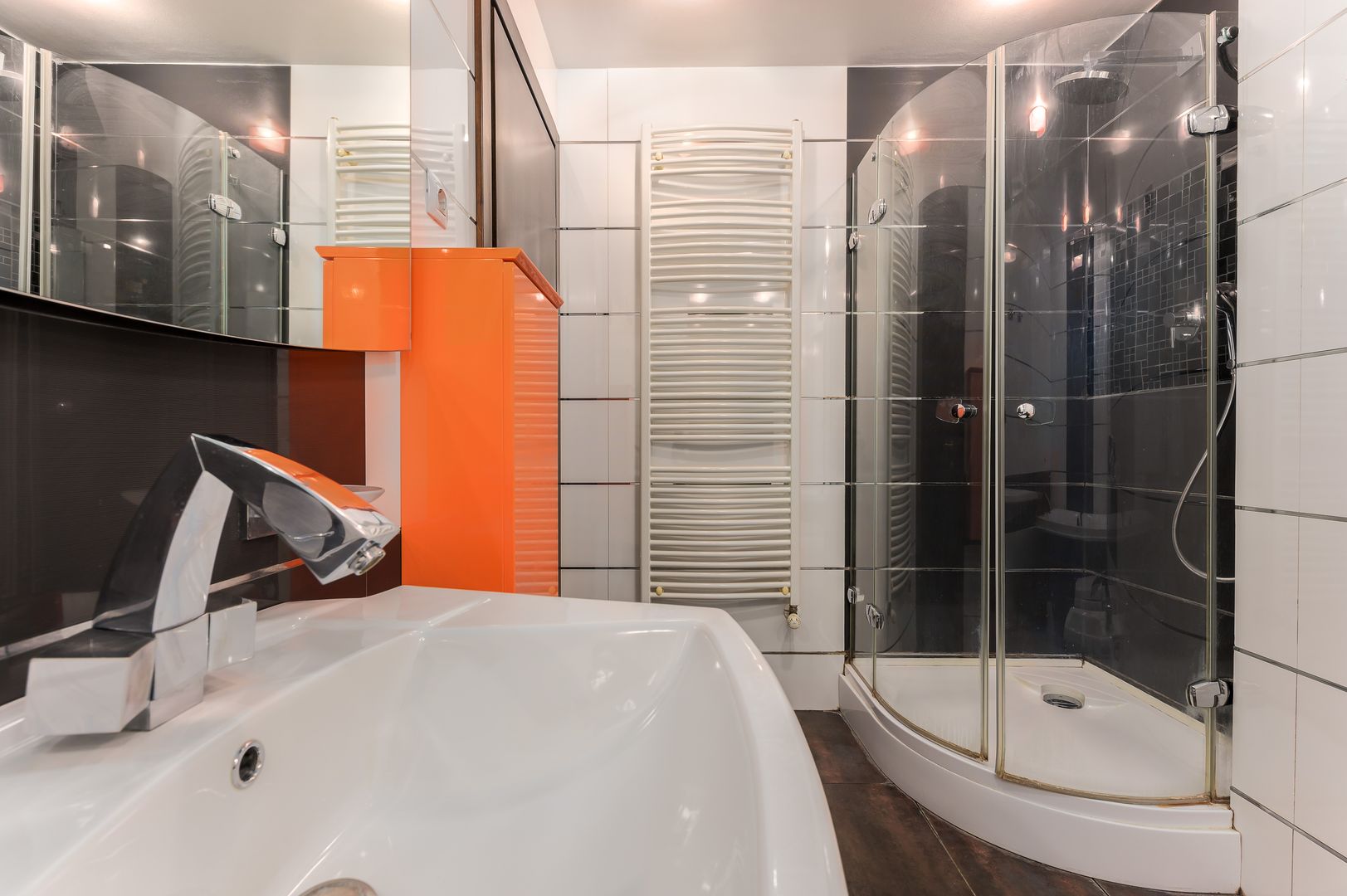 4 camere| semineu| piscina interioara | sauna | sala de sport| parcare - Poză 16