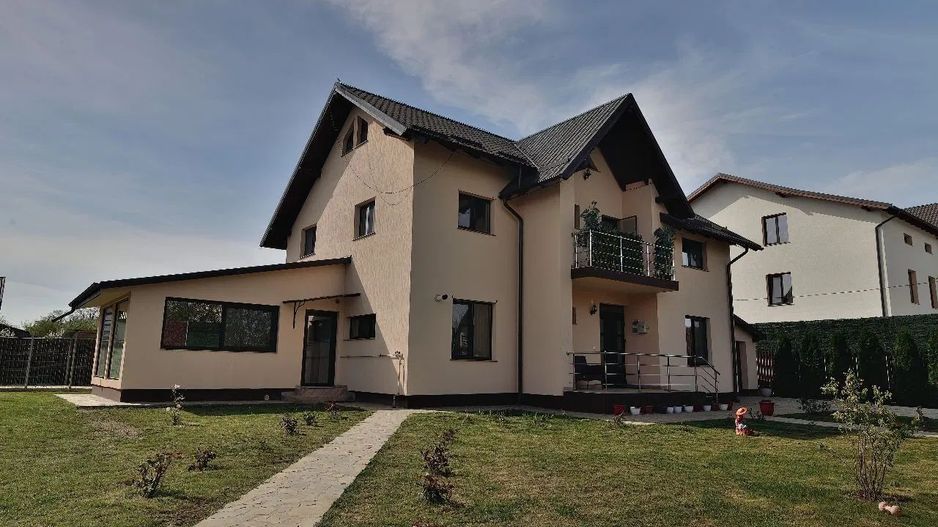 Casa individuala 7 camere Targu Neamt - Poză 2