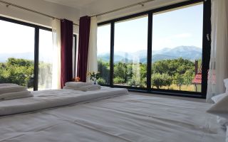 Pensiune 600 mp an 2023 si casa 130 mp teren 4600 mp zona V. Avrigului - Poză 7