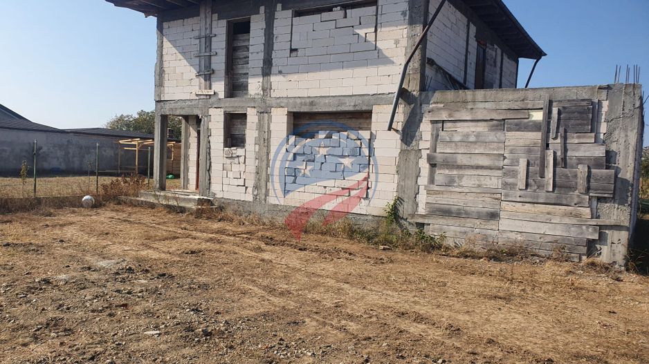 Casa la rosu in Carcea - Poză 4