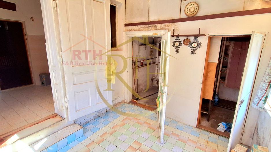 Oferim spre vanzare casa + teren, zona Sagului,  Necesita renovare - Poză 12