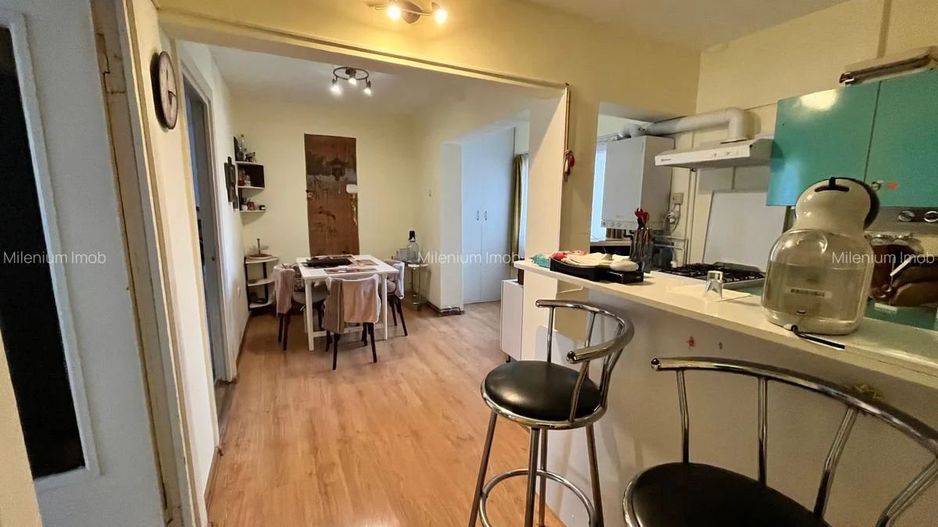 Comion 0%. Apartament trei camere, doua bai, Tractorul. - Poză 1