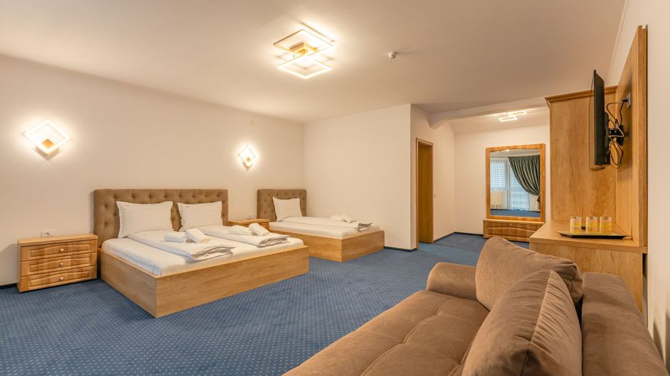 Pensiune Râșnov, 13 camere plus locuință proprietar, zonă Cetate - Poză 40