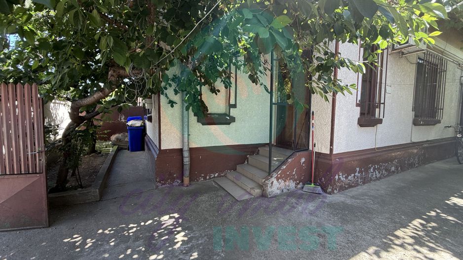Casa pe parter, singura in curte, in Vatra Luminoasa - Poză 1