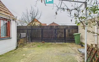 Două case pe un teren generos în Ghiroda - Poză 22