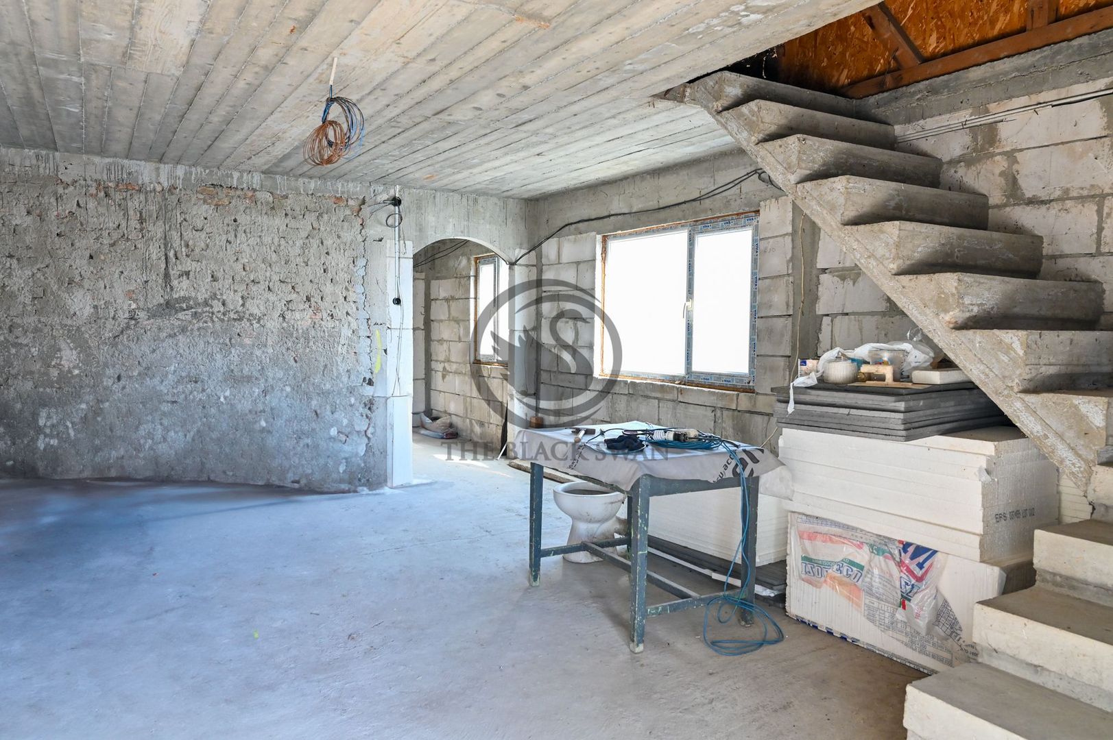 Casa la gri de vanzare | Zona Centrala - Bucov | Comision 0% - Poză 4