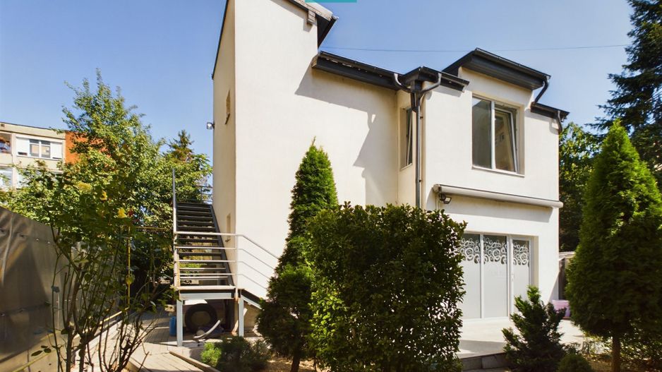 Vilă cu destinație multiplă situată ultracentral - Poză 1