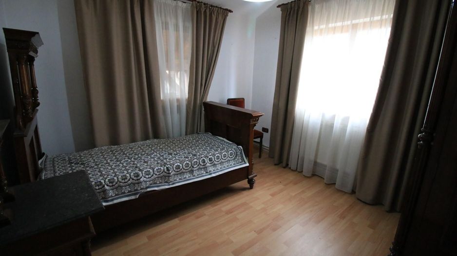 Proprietate deosebita - casa cu curte si livada - Poză 18