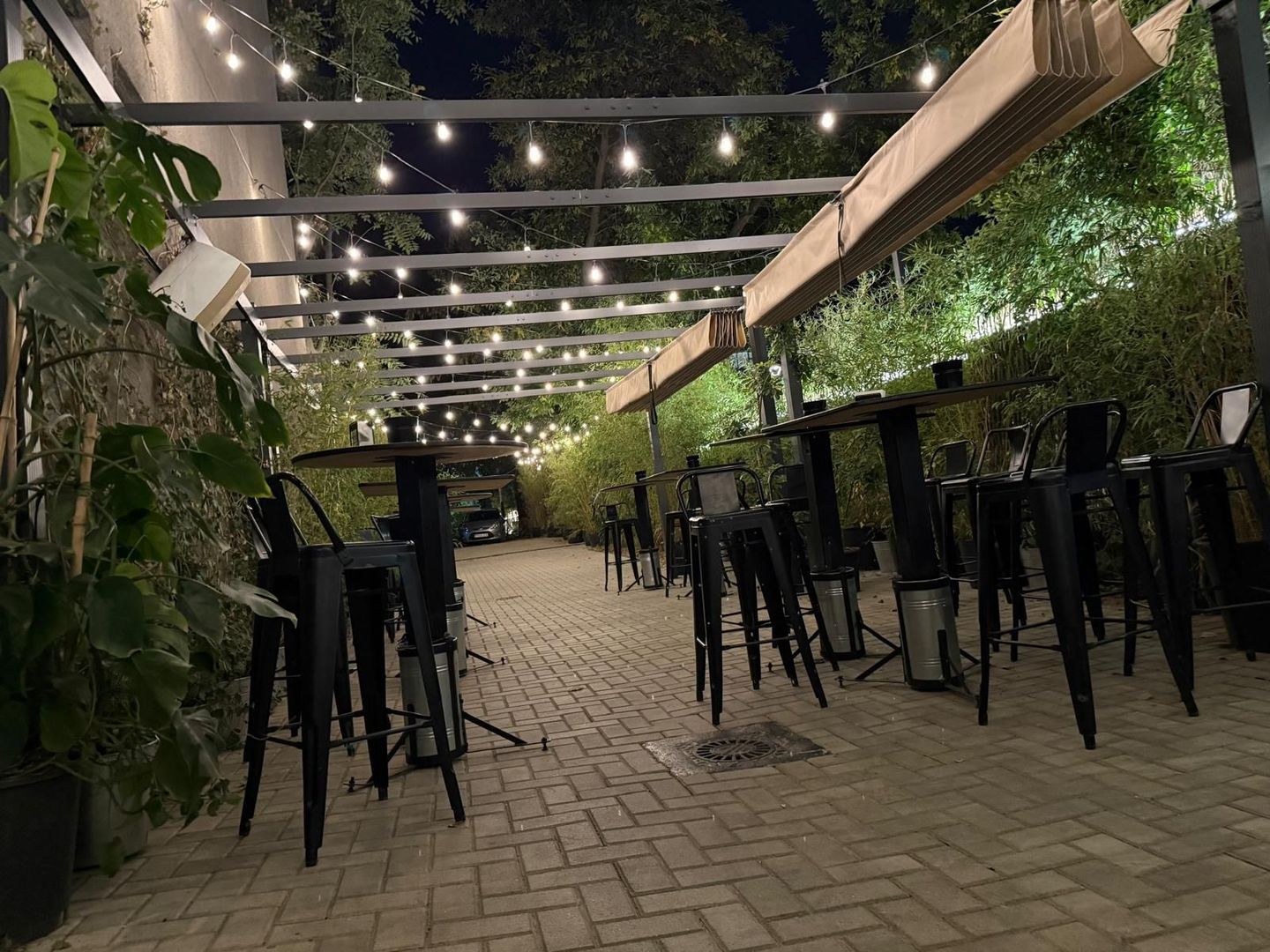 Spațiu  576mp+120mp curte  la 5 minute de Metrou Pipera - Poză 2