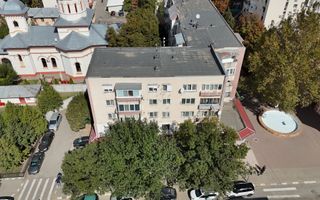 Apartament cu 3 camere central - Poză 1