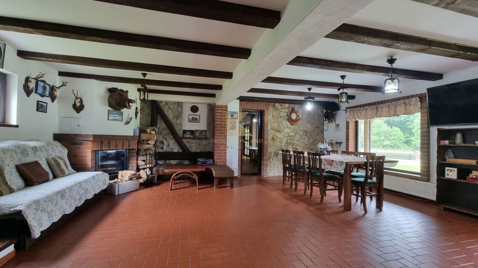 Complex turistic și proprietate deosebită de vânzare în Valea Dobârlău - Poză 12