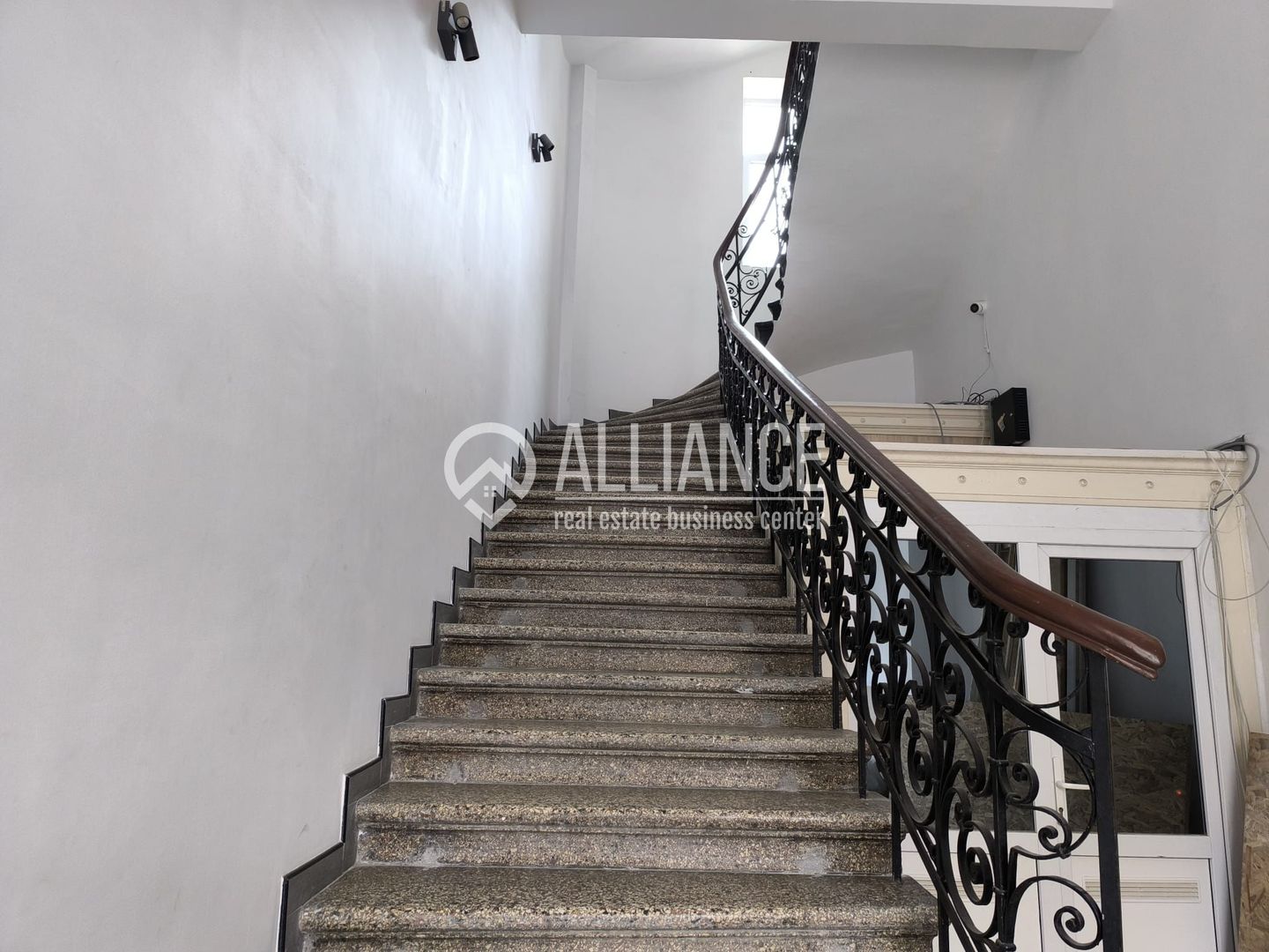 CENTRU HOTEL GRAND(COD03)- Cladire de birouri emblematica ! - Poză 16