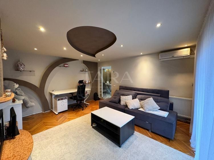 Apartament cu 3 camere, mobilat modern, 2 balcoane și parcare. - Poză 1