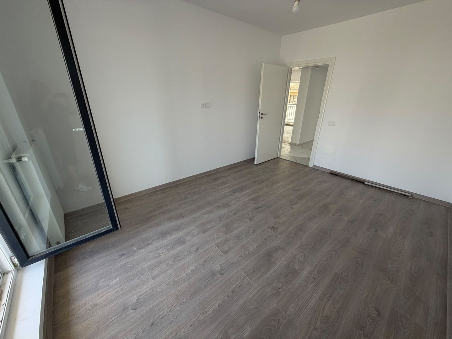 AP. 2 CAMERE - GRADINA PROPRIE 60 MP, BLOC FINALIZAT, PARCARE, COMS 0% - Poză 4